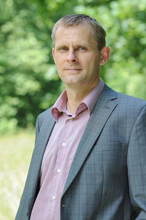 "Foto Dr. Rainer Haseloff präsentiert neue Trikots"