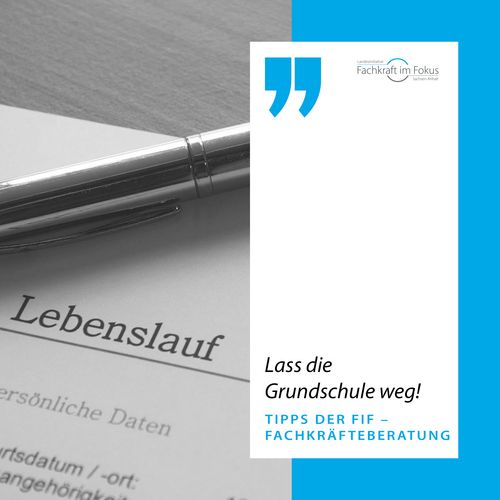 Bild mit einem Lebenslauf und einem Stift drauf. Auf der rechten Seite ein Grafik mit den Satz "Lass die Grundschule weg!"